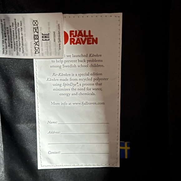 Black on black fjallraven RE-KÅNKEN MINI backpack - Picture 4 of 7